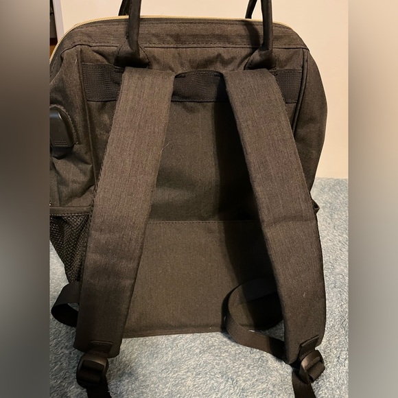 Matein Backpack - Picture 2 of 10